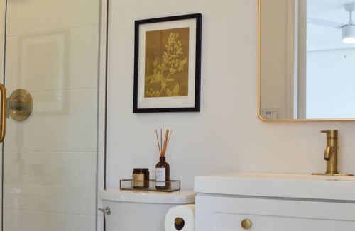 Cardiff-by-the-Sea Condo | Mid-Century Beach Lifestyle