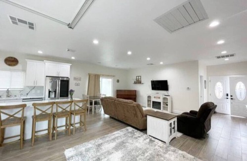 Anaheim Resort House | MidTerm Rental | 3Miles To Disney | 1.5Mile To UCI