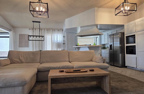 Silver Lakes Country Club House | Minimalist Lake House