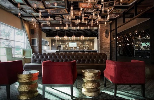 Downtown Las Vegas Hotel | Minutes Away from The Neon Museum! FREE Parking, Rooftop Pool, Onsite Casino