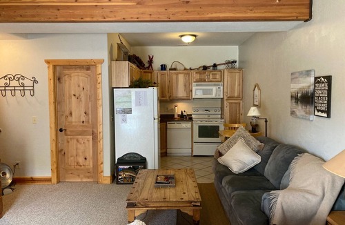 Samak Apartment | Mirror Lake Layover