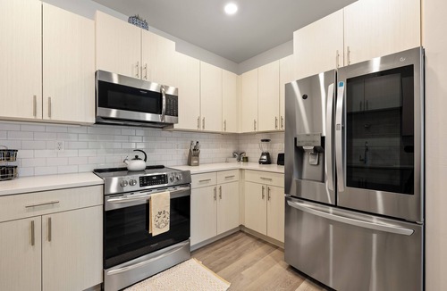 Ephraim Apartment | Miss Snow Butterfly .Walk to campus only .9 mi. Easy handycap access