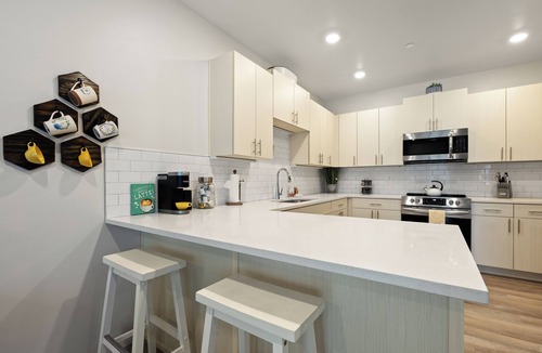Ephraim Apartment | Miss Snow Butterfly .Walk to campus only .9 mi. Easy handycap access