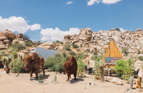 Pioneertown House | Mod West Ranch: 5-acre Boulder Playground