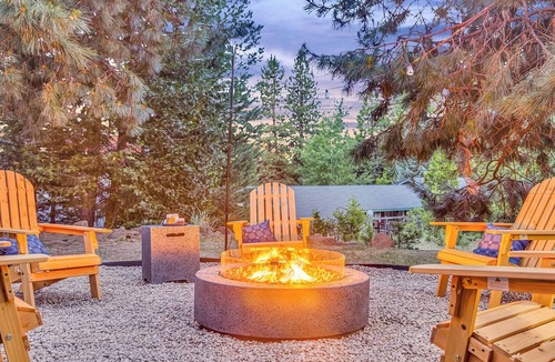 Lake Almanor Country Club Cabin | Modern A-Frame Cabin~HotTub Sauna FirePit Lake Access-Game Room-Sleeps 10