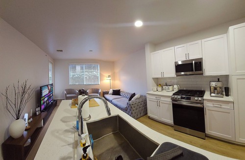 Woodland Hills Apartment | Modern 1-Bedroom Retreat – Fully Furnished, Prime Location!