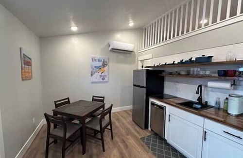 Sugar House Apartment | Modern 1BR Retreat Near Sugar House & Downtown