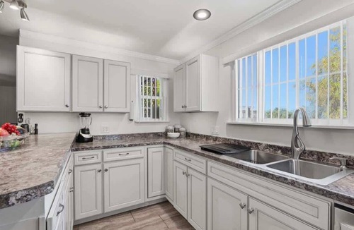 Townsite House | Modern 1BR Retreat with BBQ & Fire Pit - Near Downtown