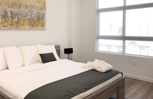 Downtown House | Modern 2 Bedroom Apartment in Glendale