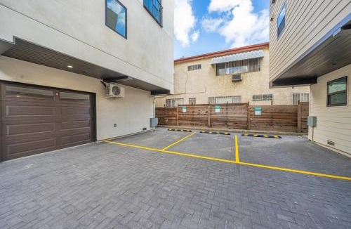 Rampart Village Apartment | Modern 3 Bedroom Ensuite House with Gated Parking