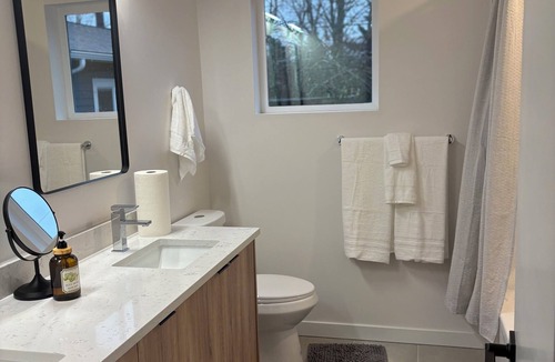 South Park House | Modern 3-bedroom townhome with AC close to Downtown Seattle