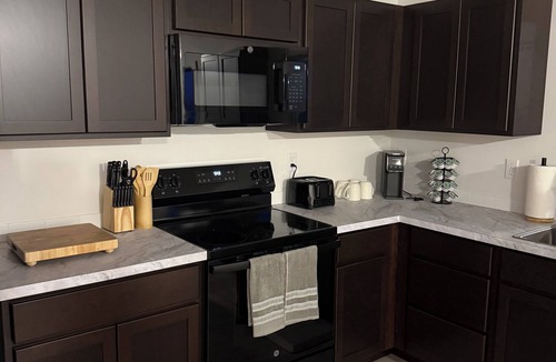 Umatilla House | Modern 3BR Home Brand New Build Pet-Friendly Near Amazon & Columbia River