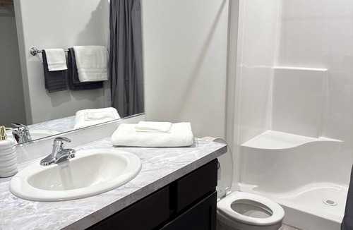 Umatilla House | Modern 3BR Home Brand New Build Pet-Friendly Near Amazon & Columbia River