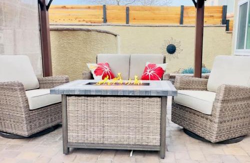 Green Valley House | Modern 3BR Home with Pool Jacuzzi Games Room