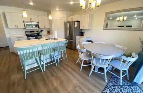 Kanab Condo | Modern 3BR Townhome Near Zion & Bryce | Sleeps 8