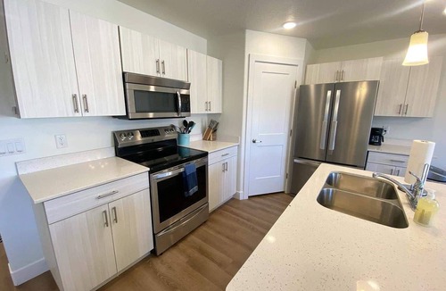 Kanab Condo | Modern 3BR Townhome Near Zion & Bryce | Sleeps 8