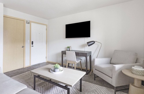 Vancouver Apartment | Modern Apartment in Prime Location (ID1221X280)
