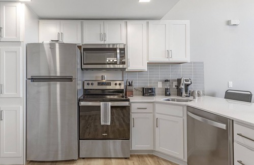 Old Southwest Apartment | Modern Apartment in Prime Location (ID9653X86)
