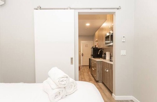 Midway District House | Modern Apt by SeaWorld Near All w/ Wifi & CableTV