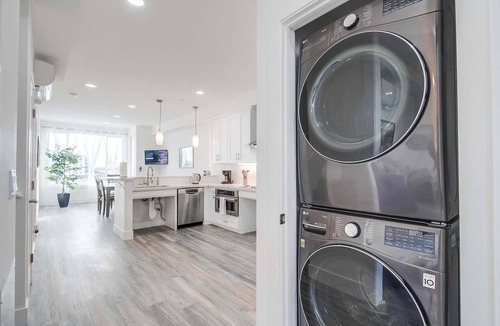 University Heights Apartment | Modern Apt with Balcony Hot Tub, ADA Compliant