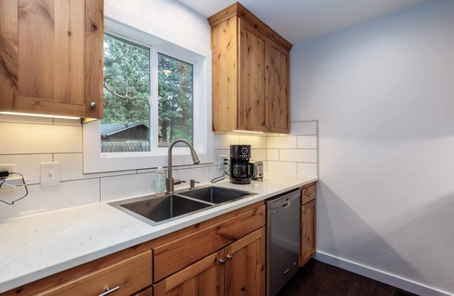 Larkspur House | Modern Bend Family-Friendly Home w/Fenced Yard