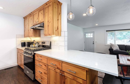 Larkspur House | Modern Bend Family-Friendly Home w/Fenced Yard