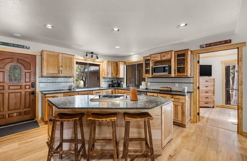Deer Park Cabin | Modern Cabin, Hot Tub, Foosball Table, BBQ