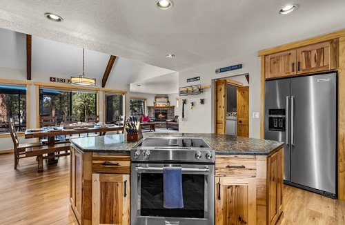 Deer Park Cabin | Modern Cabin, Hot Tub, Foosball Table, BBQ