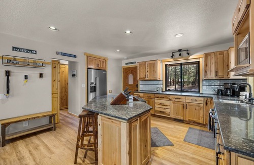 Deer Park Cabin | Modern Cabin, Hot Tub, Foosball Table, BBQ