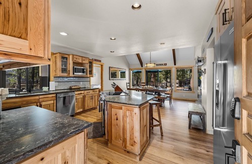 Deer Park Cabin | Modern Cabin, Hot Tub, Foosball Table, BBQ