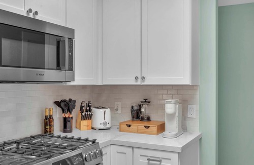 Freestone House | Modern Country Home | Near Downtown & Bike Trail