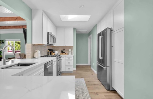 Freestone House | Modern Country Home | Near Downtown & Bike Trail
