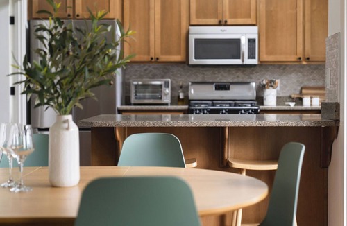 Metzger House | Modern & Cozy Home - EV Charger - Easy Access to PDX Metro