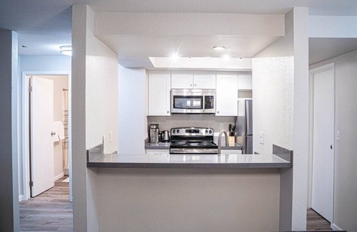 Bridle Trails Condo | Modern & Cozy Microsoft Campus Condo with Parking