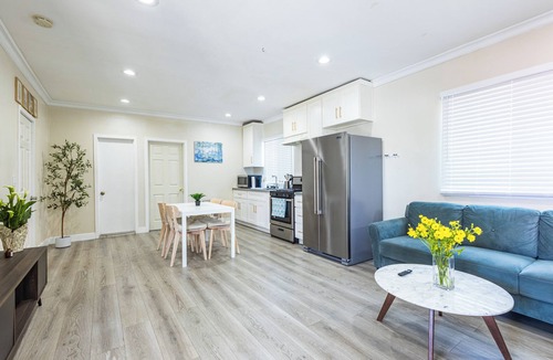 Logan Heights House | Modern Cozy Stylish Home AC W/D Parking - 3 minutes to Balboa Park