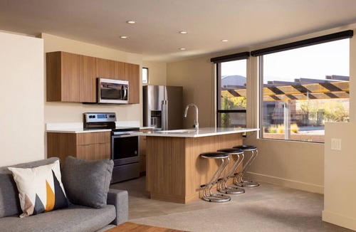 Ivins Condo | Modern Desert Dwelling W/Garage