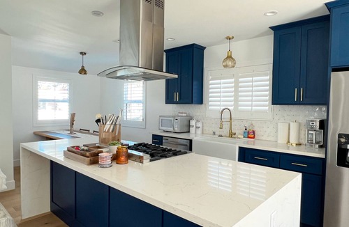 Lake Balboa House | Modern Farm House 3 bedrooms 2 bathrooms with Backyard and Front Yard