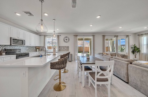 Riverside House | Modern & Furnished 4BR｜Pet Approved｜Big Backyard｜Garage Access #41559
