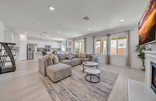 Riverside House | Modern & Furnished 4BR｜Pet Approved｜Big Backyard｜Garage Access #41559