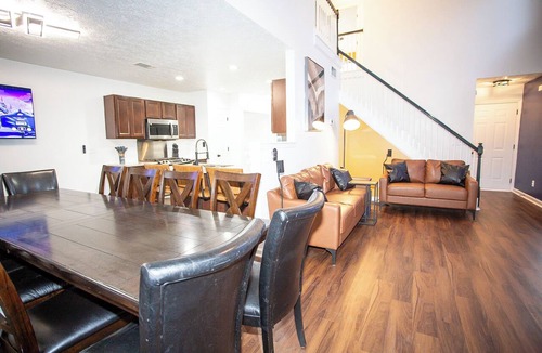 Covington House | Modern Gathering House - Fire Pit - Ice Coffee - Near Atlanta - Sleeps 8