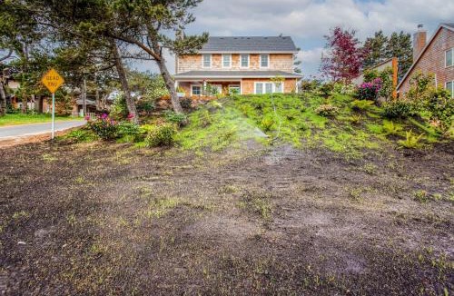 Gearhart House | Modern Gearhart Getaway, Walk to Beach & Downtown!