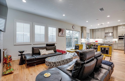 Pleasant Hill House | Modern Getaway w/Patio & Yard in Pleasant Hill!