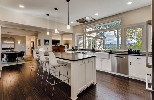 Eugene House | Modern Home - Close to Campus - New Furnishings