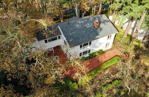 Eugene House | Modern Home - Close to Campus - New Furnishings