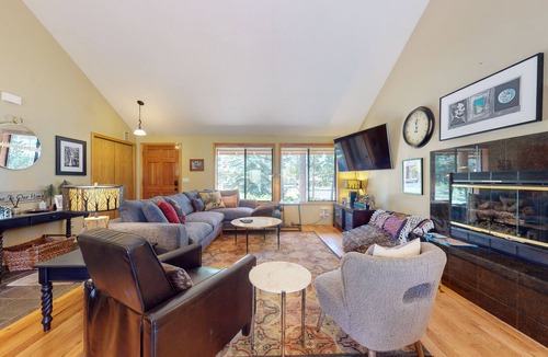 Deer Park House | Modern home with private hot tub, shared tennis court, and SHARC passes