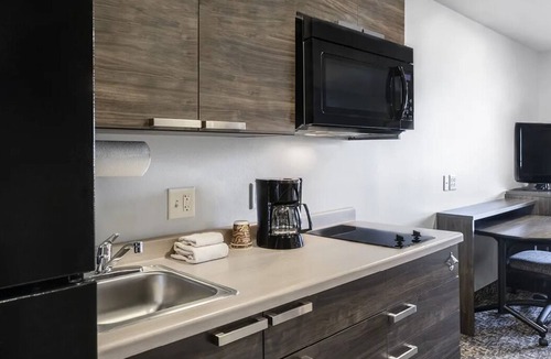 Redding Hotel | Modern Hotel Near I-5 Exit 677 by Cascade Theater & Burney Falls