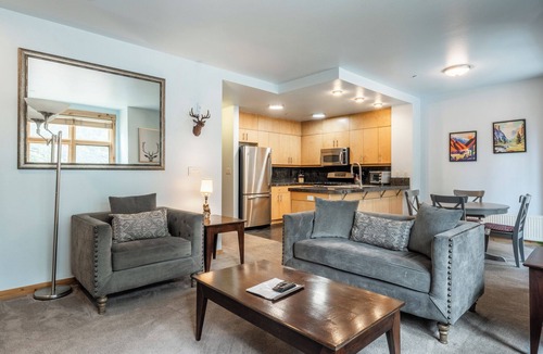 Mammoth Lakes Condo | Modern Ideal Ski Location, Views, Heated Garage, Elevator 633