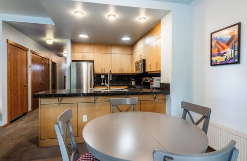 Mammoth Lakes Condo | Modern Ideal Ski Location, Views, Heated Garage, Elevator 633