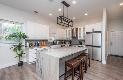 Grant Hill House | Modern Lux Home: 4B/3B Retreat: Close to Downtown!