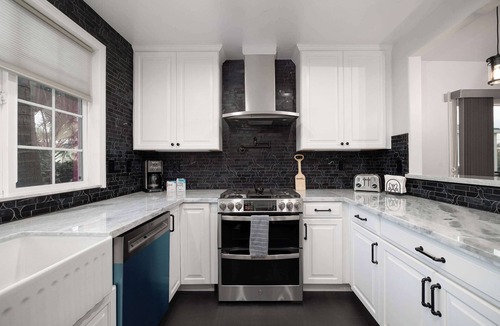 Bay Park House | Modern Luxury | Hot Tub | 4 Blocks to Mission Bay!